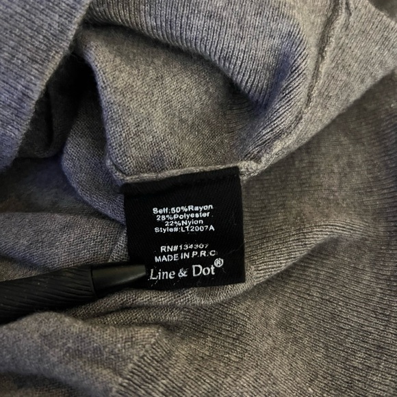 Line + Dot Grey V-Neck Balloon‎ Sleeve Cozy Sweater Basic Staple Contemporary - Picture 6 of 6